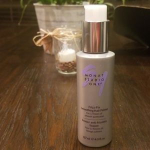 FINAL SALE PRICE💋Monat Frizz Fix Smoothing Primer